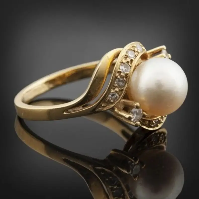 Elegante ring met parel en schitterend goud.
