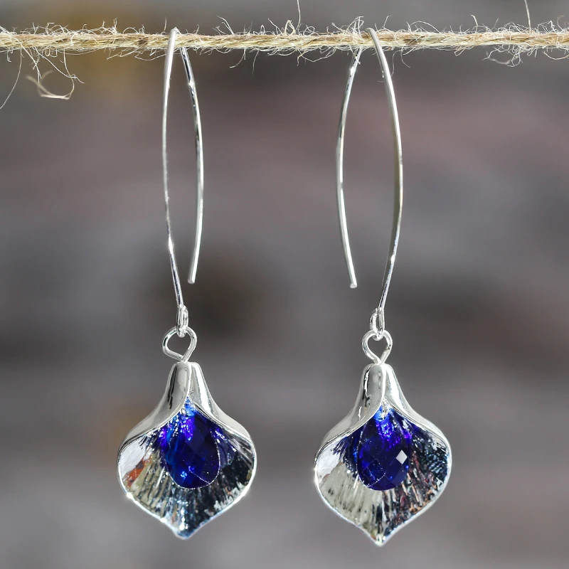 Oorbellen met blauwe steen in zilver