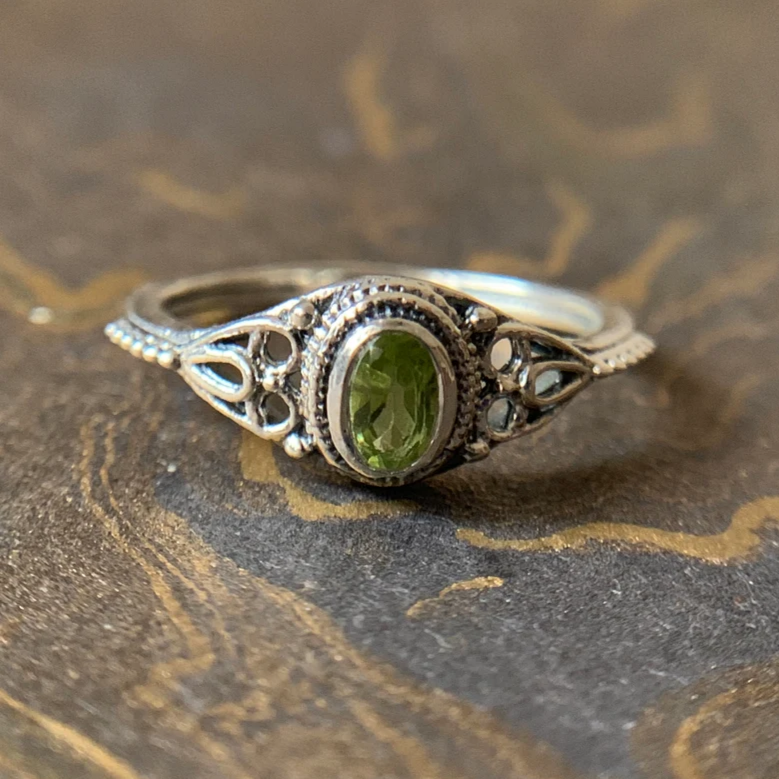 Vintage olijfsteen zilveren ring