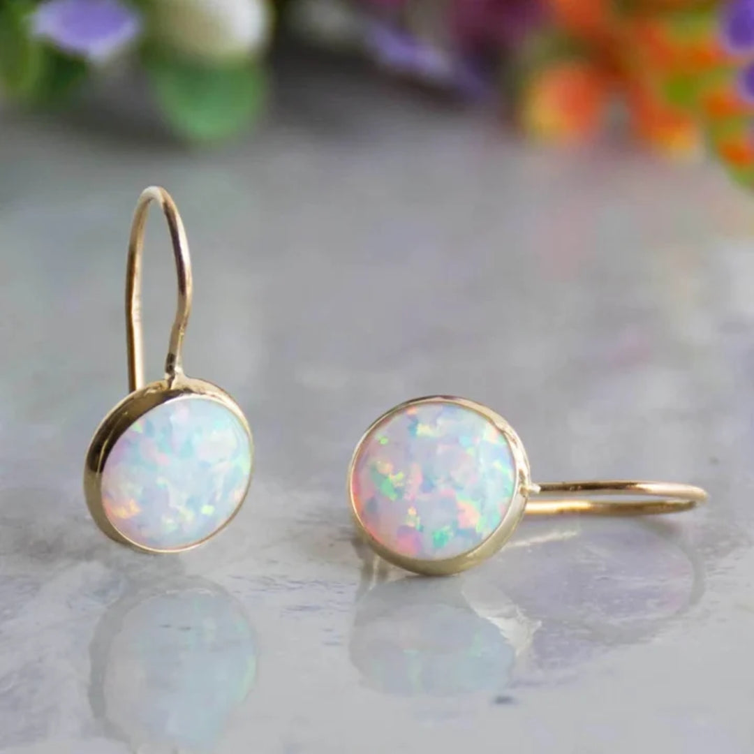Vintage oorbellen met witte opaal