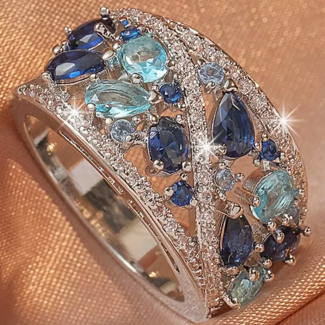Vintage ring met blauwe zirkonia