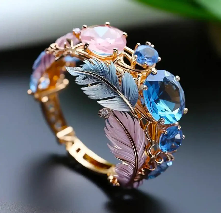 Antieke exotische ring met veren en kristallen | Goud