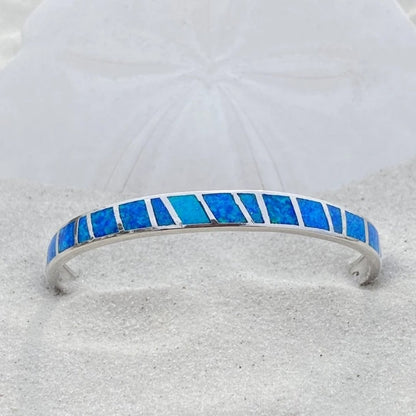 Blauwe en zilveren opalen armband