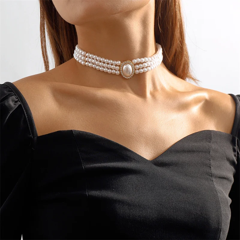 Elegante drievoudige parelketting