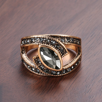 Elegante zwarte kristallen ring