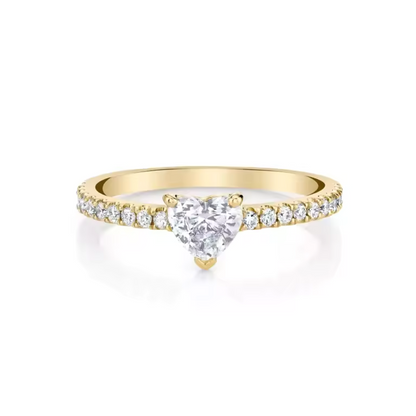 Hartvormige gouden verlovingsring met zirkonia