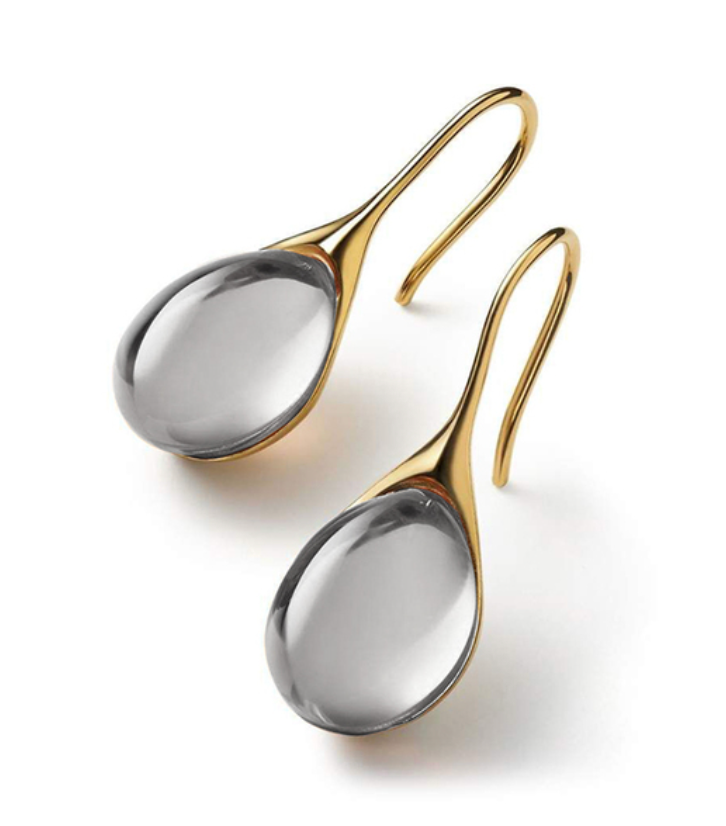 Kristallen oorbellen in goud en zilver.
