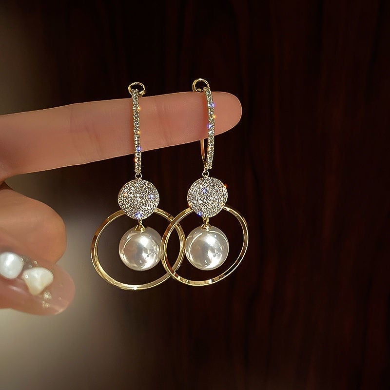 Luxe oorbellen met gekweekte parels en zirkonen