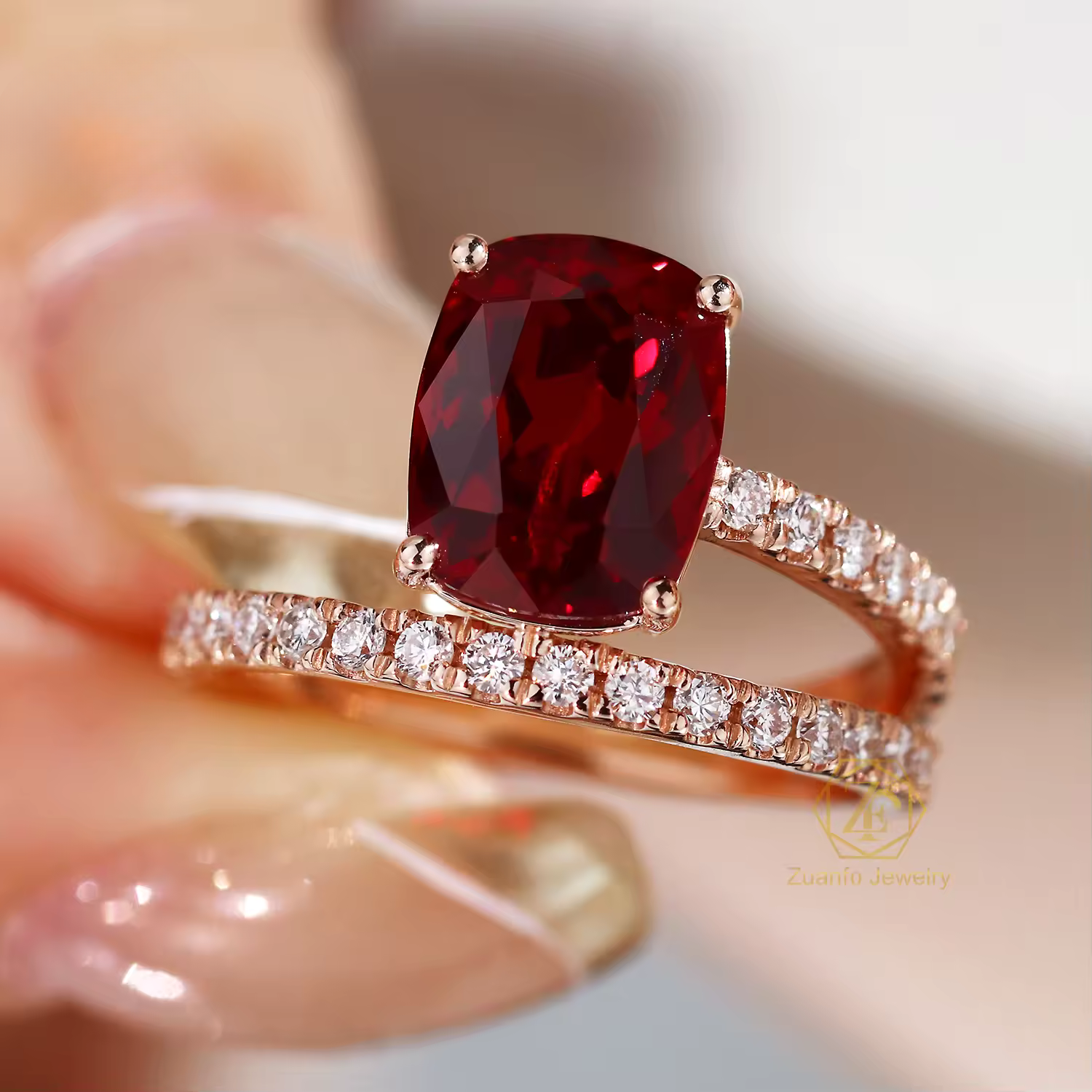Moissanite ring met kussenslijpsel