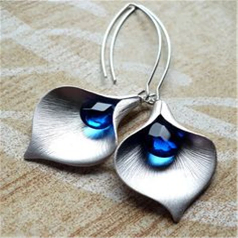 Oorbellen met blauwe steen in zilver