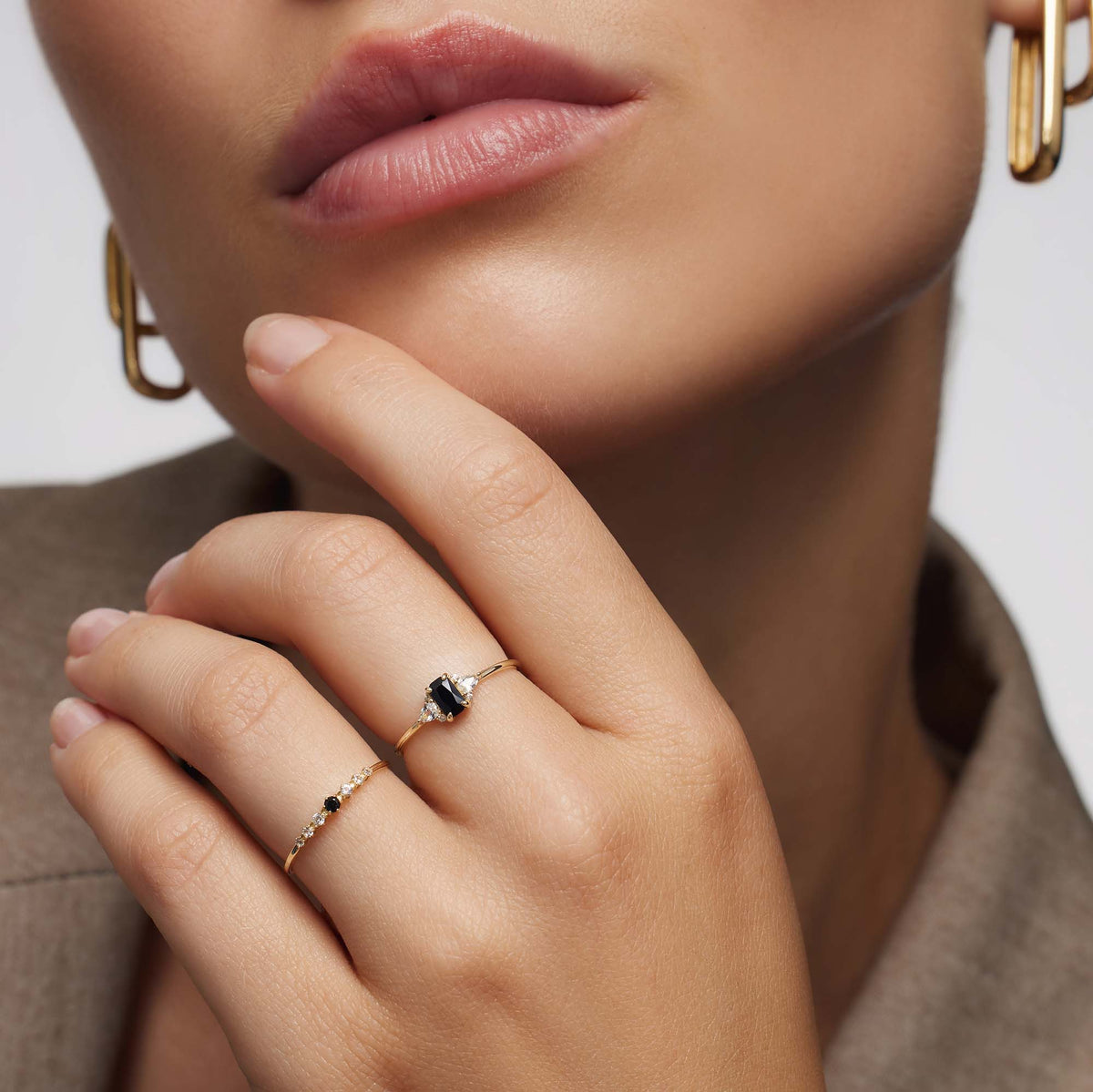 Ring met zwarte spinel baguette
