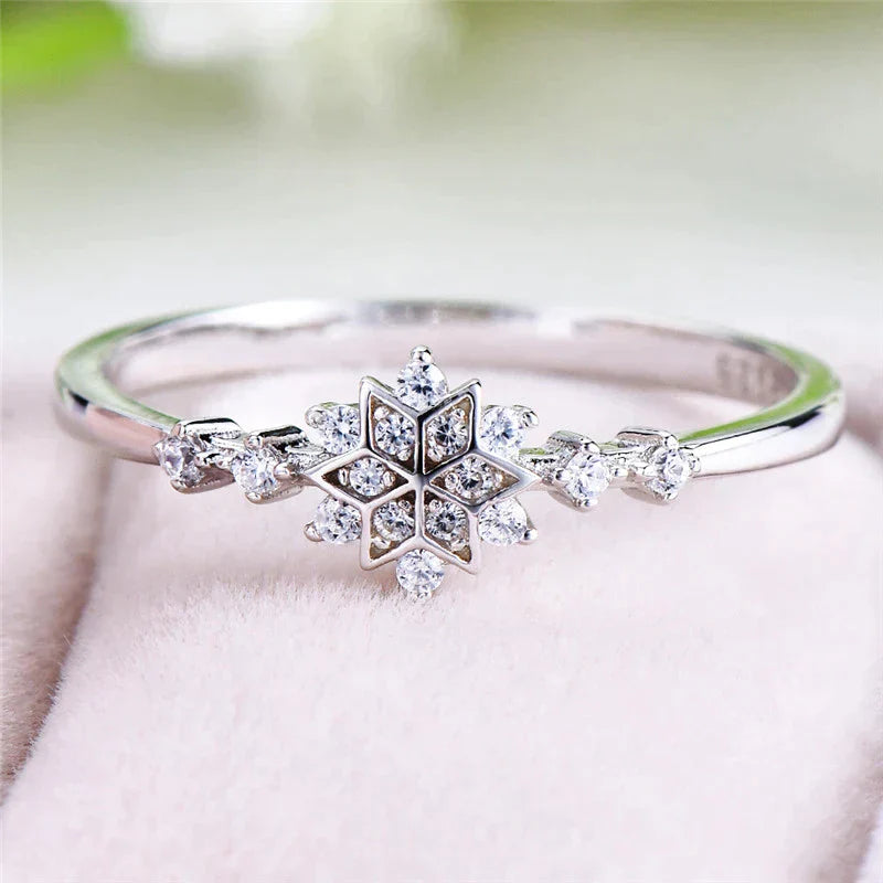 Sneeuwvlokring van 925 sterling zilver.
