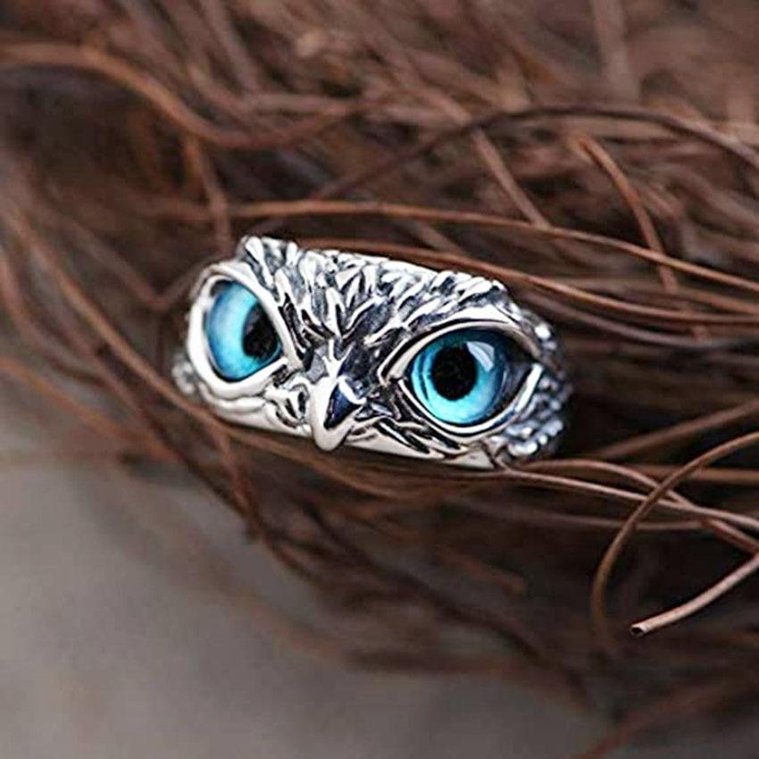 Verstelbare ring met geluksuil in zilver en opaal.