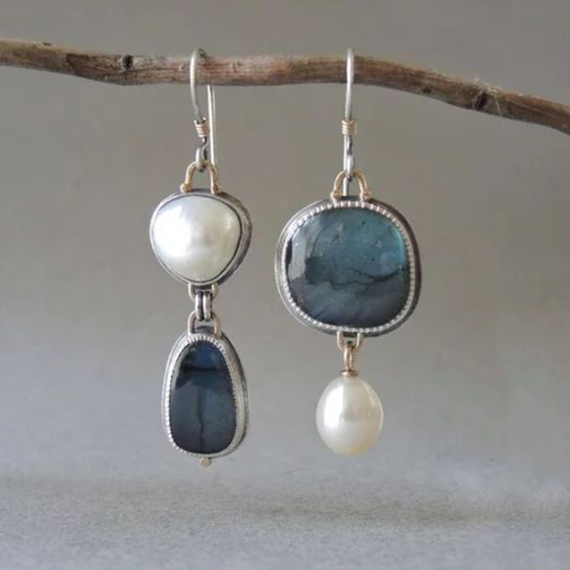 Vintage oorbellen met natuurlijke blauwe steen