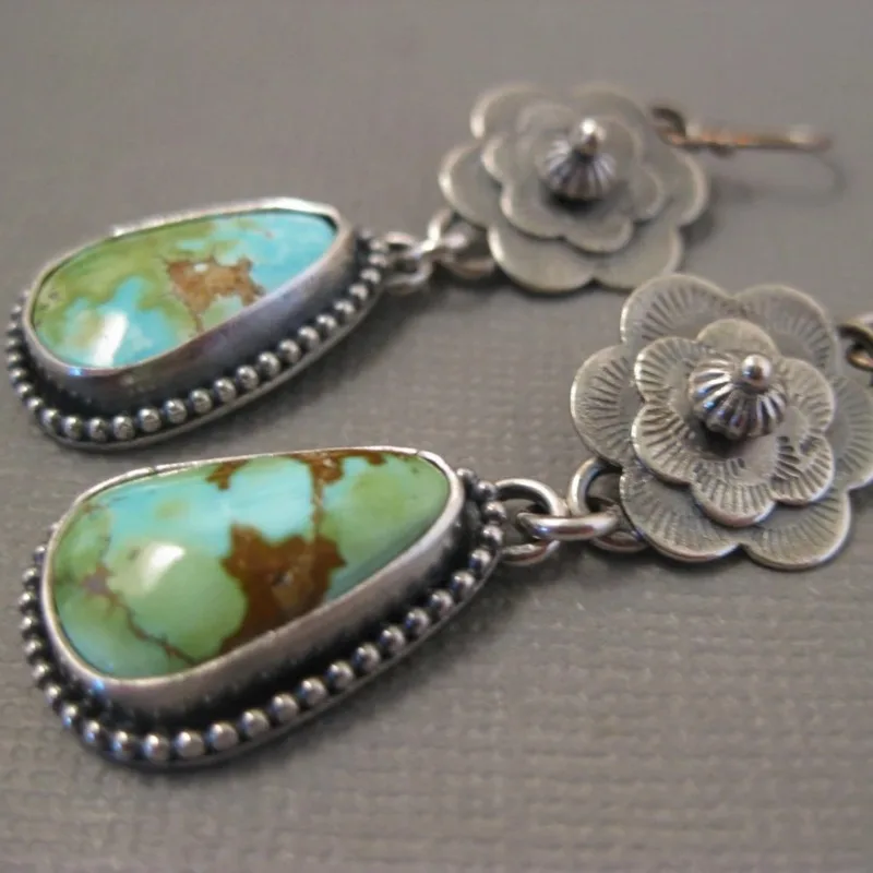 Vintage oorbellen met oude turkooizen stenen
